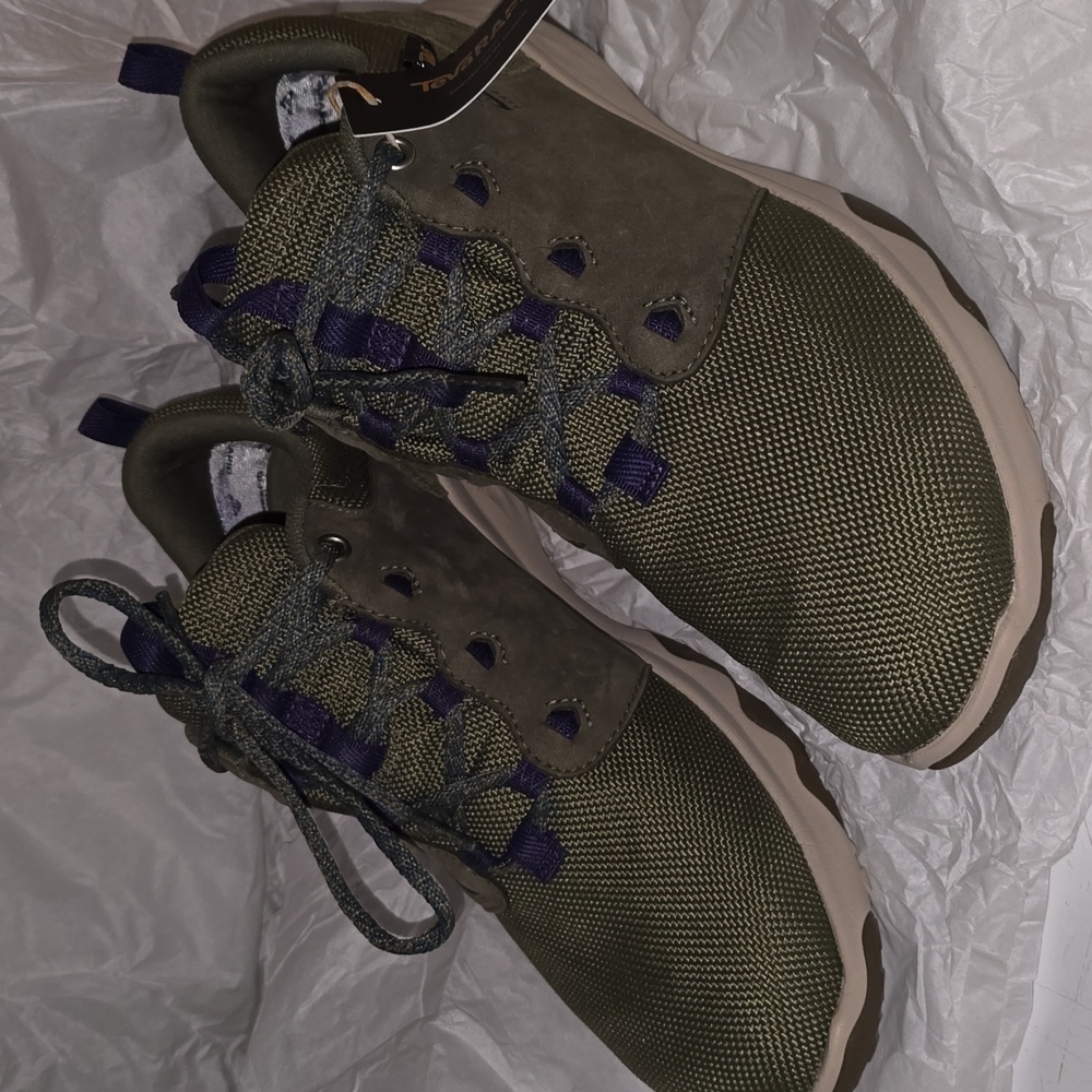 Teva Womems; Color Olive Size 10 Waterproof Sneakers